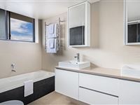 2 Bedroom Ocean Deluxe Bathroom - BreakFree Imperial Surf Surfers Paradise